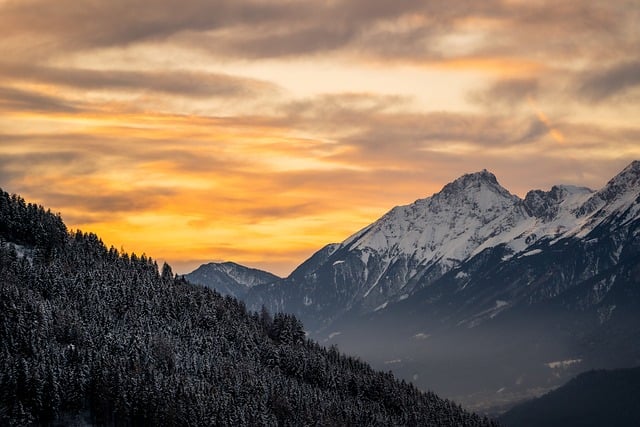 How to Plan a Multi-Day Trek Essential Tips for Beginners  | Voyage Craze How to Plan a Multi-Day Trek: Essential Tips for Beginners